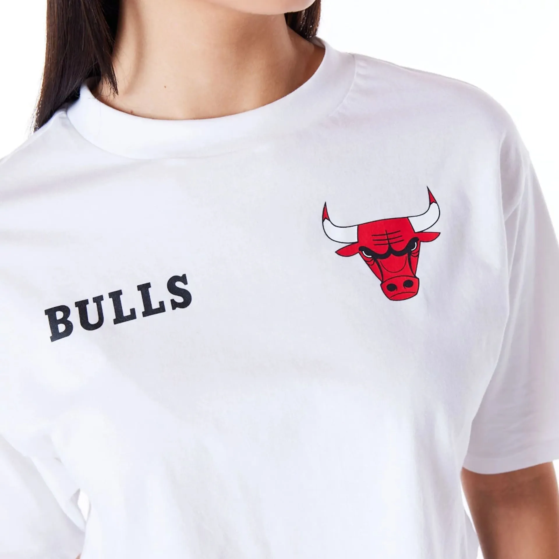 Chicago Bulls Womens NBA Team Logo Wordmark White Crop T-Shirt