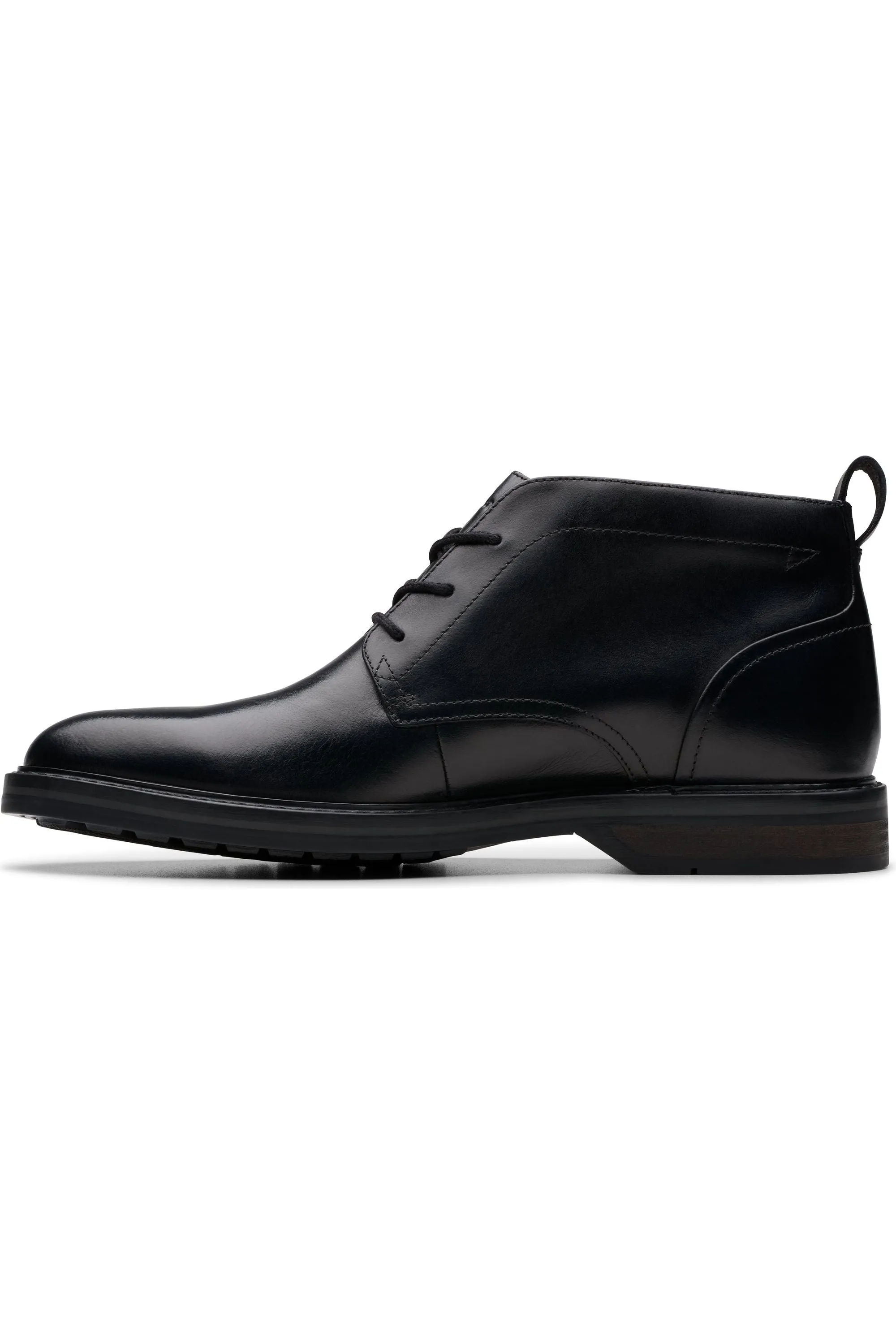 Clarks Aldwin Chukka boot in Black Leather