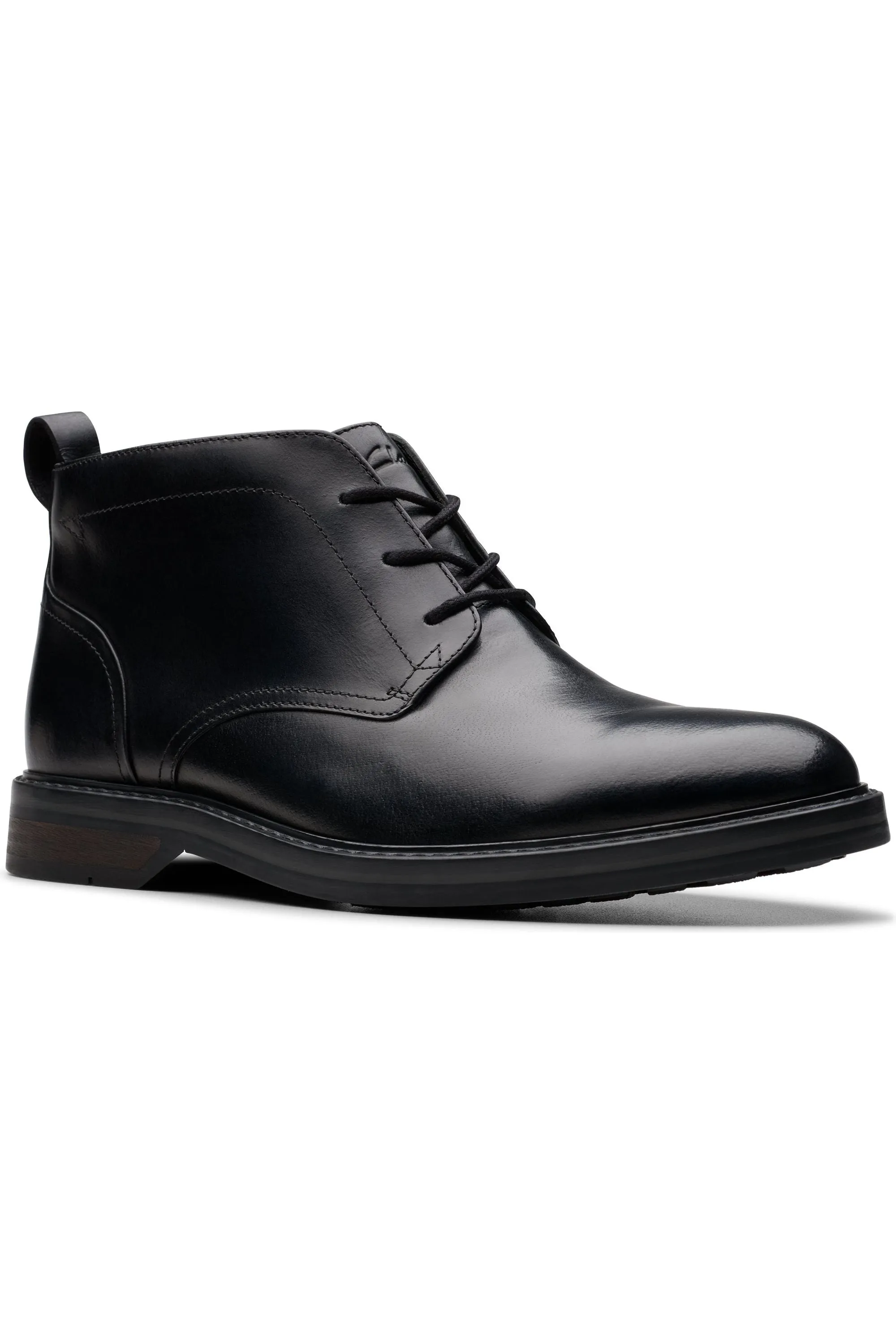 Clarks Aldwin Chukka boot in Black Leather