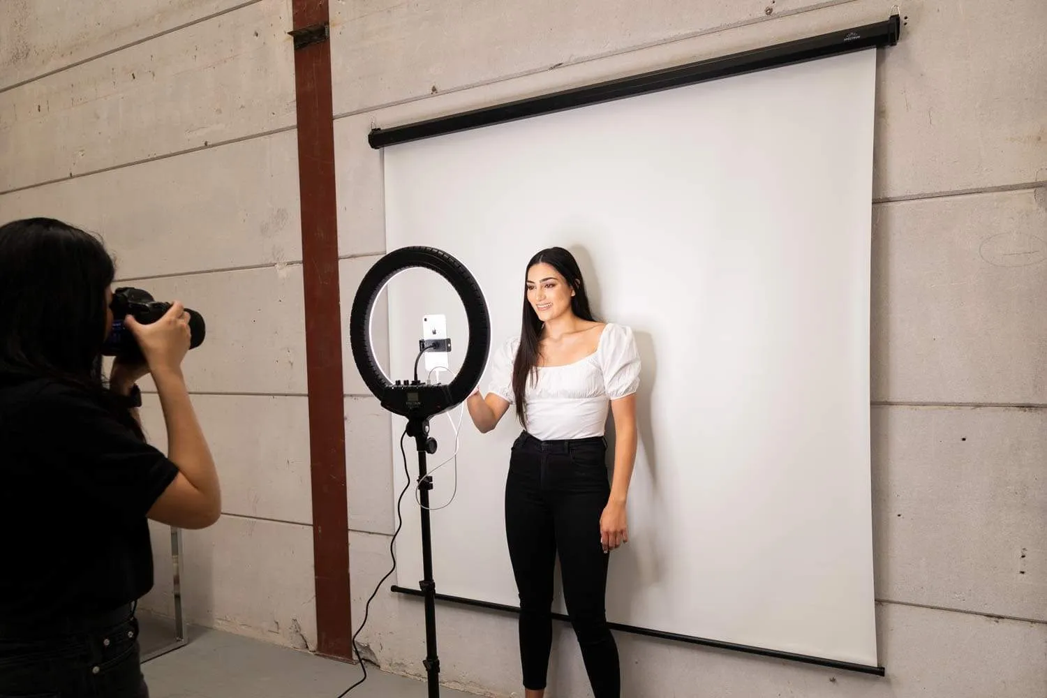 'Instant Studio' Mountable Pull Down Backdrop Screen - White (DEMO STOCK)