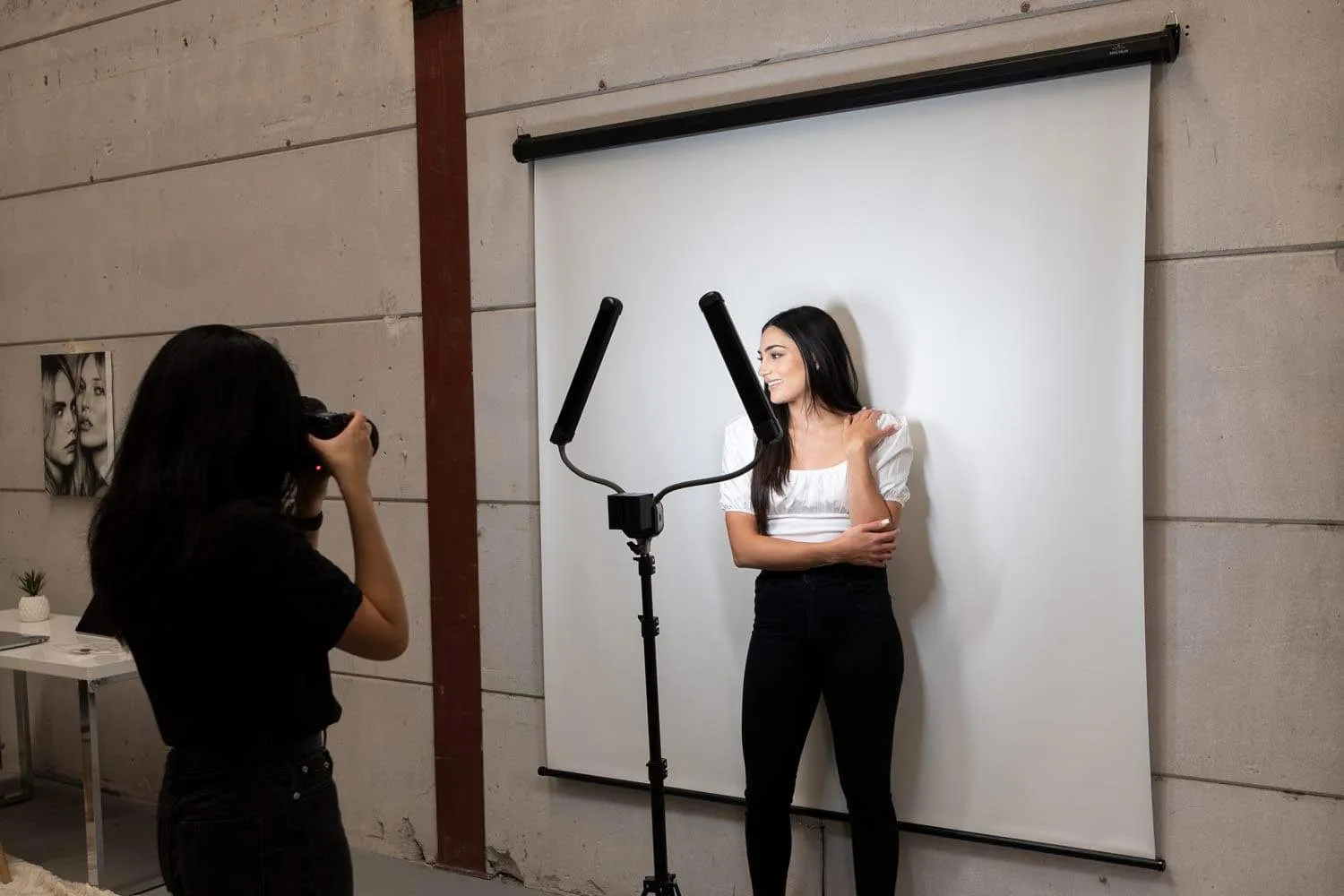 'Instant Studio' Mountable Pull Down Backdrop Screen - White (DEMO STOCK)